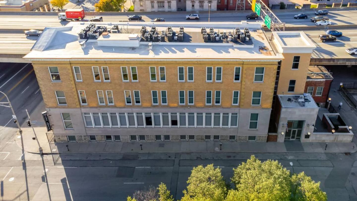 Bright And Modern In # 107 Louisville