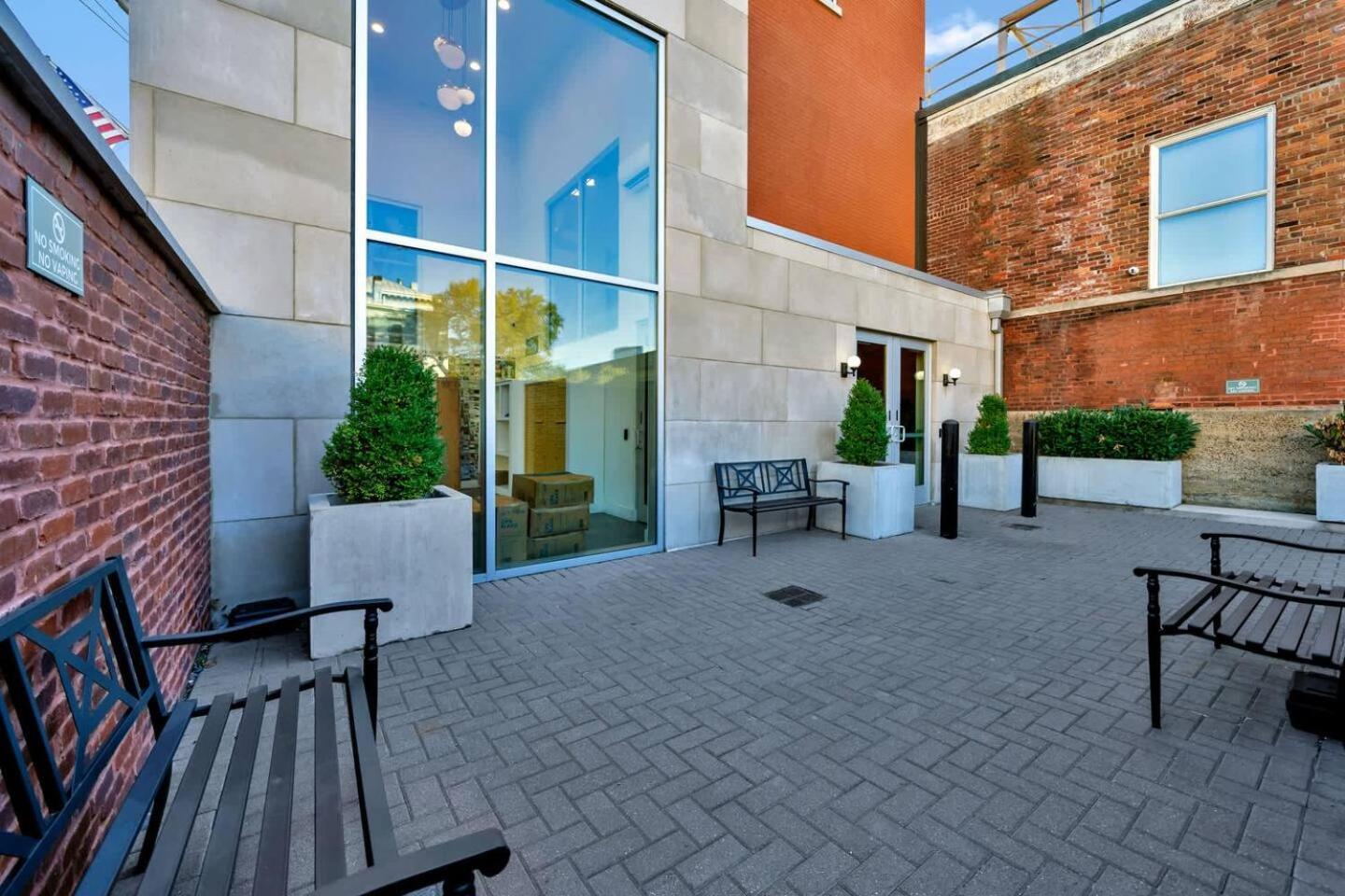 Bright And Modern In # 107 Apartment Louisville