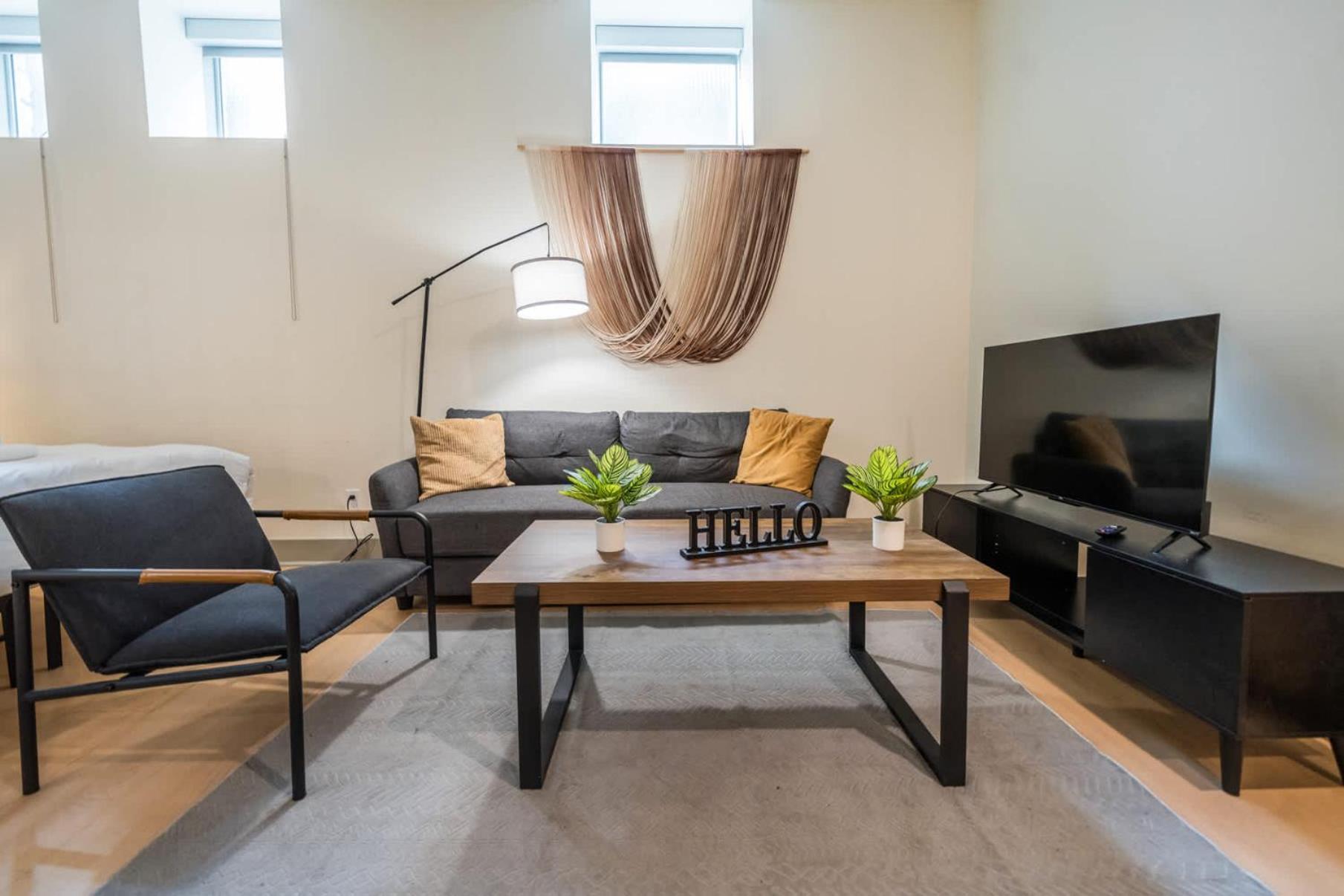 Bright And Modern In # 107 * Louisville